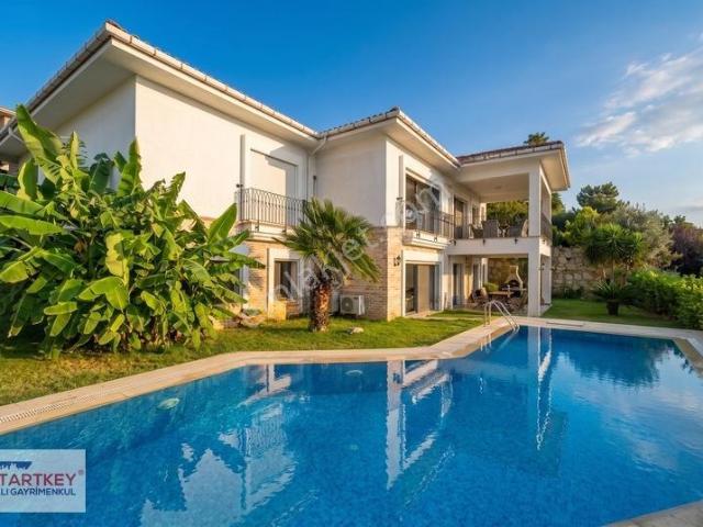 Kuşadası Soğucakta Deniz Manzaralı, Havuzlu, Dubleks Villa