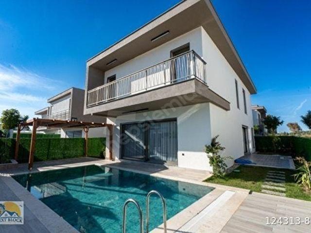 Kuşadası Soğucak'ta Denize 900 mt,Full Eşyalı Özel Havuzlu Villa
