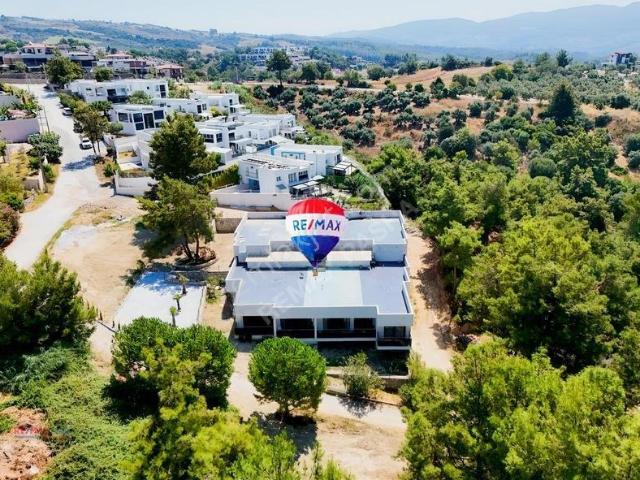 Kuşadası Soğucak'ta Eşyalı Satılık 2+1 Daireler 3 Adet Ve 1+1