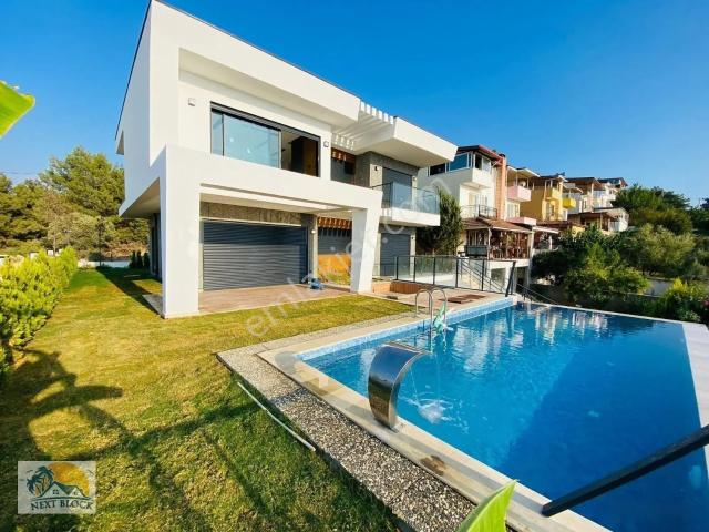 Kuşadası Soğucak'ta Full Deniz Manzaralı Müstakil Parsel Villa
