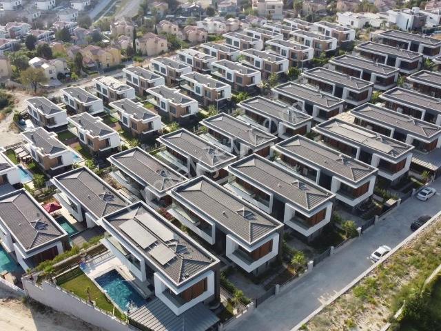 Kuşadası Soğucakta Full Deniz Manzaralı Eşyalı Havuzlu Villa