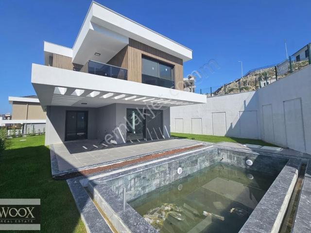 Kuşadası Soğucakta Geniş Bahçeli 4+1 Tek Müstakil Villa