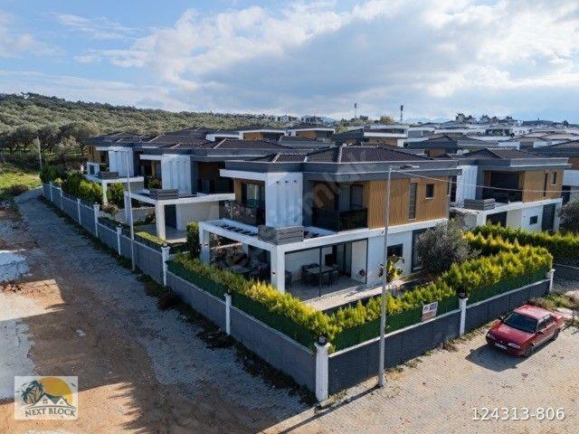 Kuşadası Soğucak'ta Köşe Konum Deniz Manzaralı Full Eşyalı Oturuma Hazır Satılık Villa