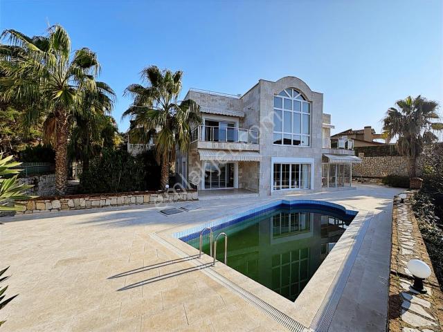 Kuşadası Soğucak'ta Müstakil 4+1 Villa