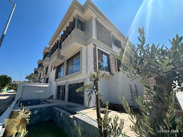 Kuşadası Soğucak'ta Özel Havuzlu Satılık 3+1 Villa