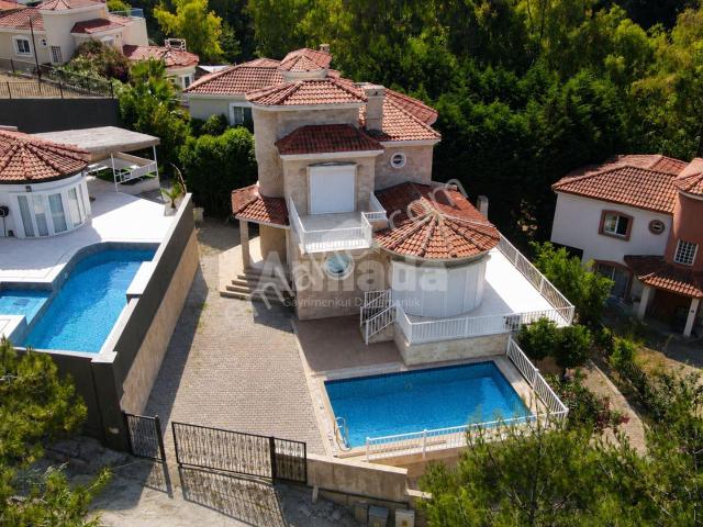 Kuşadası Soğucak'ta Satılık Özel Havuzlu Tek Müstakil Villa