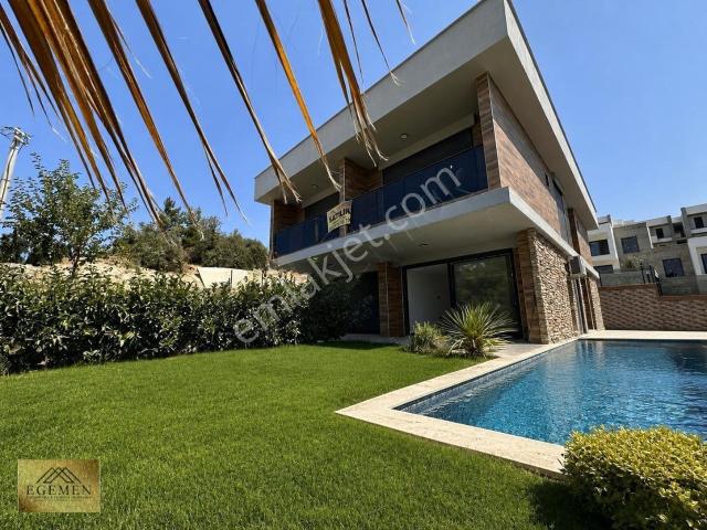 Kuşadası Soğucak'ta Satılık 4+1 Villa