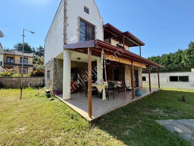 Kuşadası Soğucak Bakü Sitesinde Müstakil 3+1 Satılık Villa