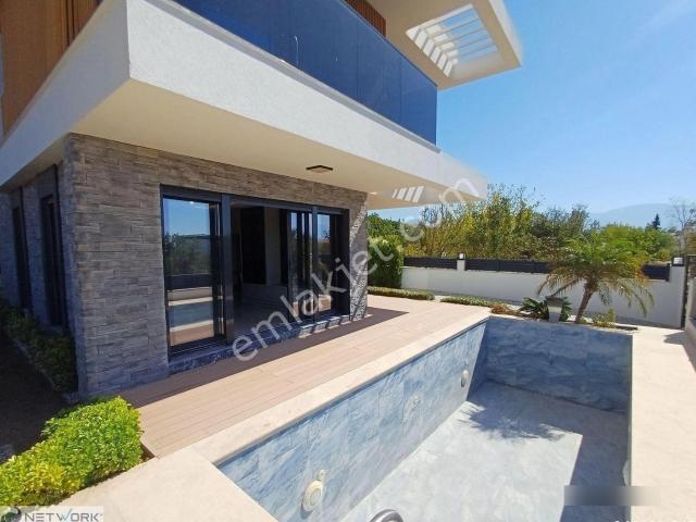 Kuşadası Soğucak Deniz Manzaralı 4+1 Villa