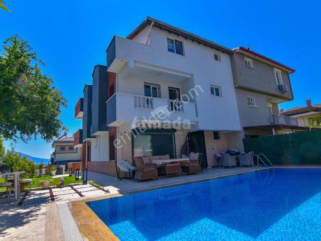Kuşadası Soğucak Mahallesi'nde Özel Havuzlu 5+1 Villa