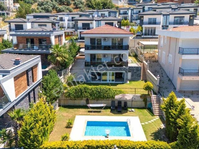 Kuşadası Soğucak’ta 634 M² Arsa İçınde Özel Havuzlu Vılla