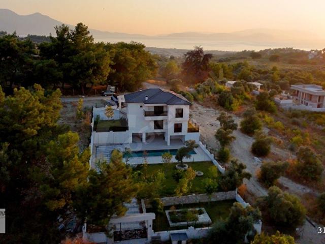Kuşadası Soğucak'da Satılık Havuzlu 5+2 Lüks Villa