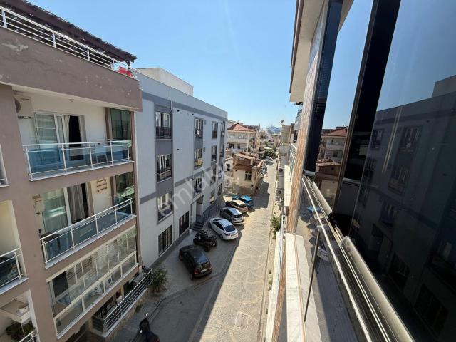 Kuşadası Türkmen Mahallesi'nde Merkezde Satılık Çatı Dubleks