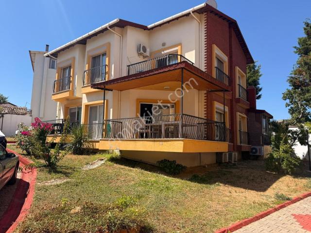 Kuşadası Walnut Grove Sitesinde Satılık 3+1 Villa!