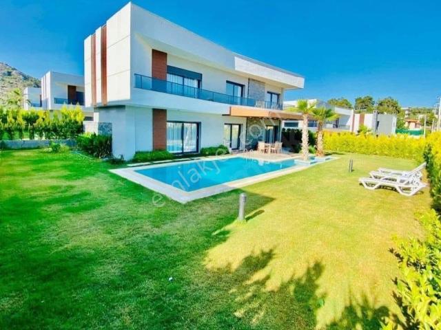 Kuşadası Yavansuda 4+1 Tek Müstakil Özel Havuzlu Vilşa