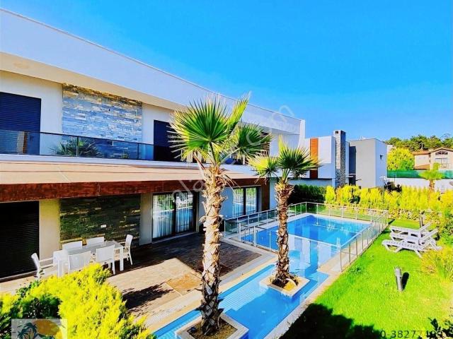 Kuşadası Yavansu'da Müstakil 4+1 Doğalgazlı eşyalı fırsat Villa