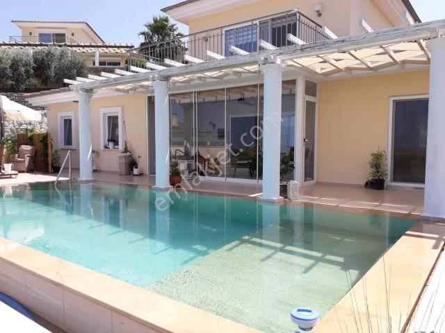Kuşadası Yaylaköy’de Deniz Ve Doğa Manzaralı Müstakil Villa!