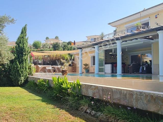 Kuşadası Yaylaköy'de Özel Havuzlu Müstakil Villa