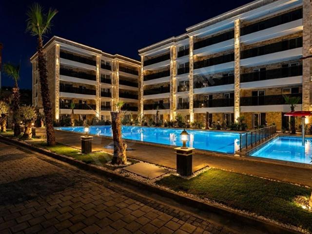 KUŞADASI TREND ROYAL 3 DE SATILIK 5+1 ÇATI DUBLEX DAİRE