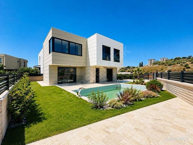 KUŞADASI YAVANSU 600M2 ARSALI 4+1 KÖŞE KONUM AVM BÖLGESİNDE SIFIR LÜKS VİLLA