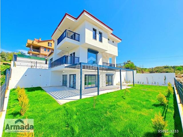 KUŞADASI YAYLAKÖY'DE SATILIK BAĞIMSIZ 5+1 VİLLA