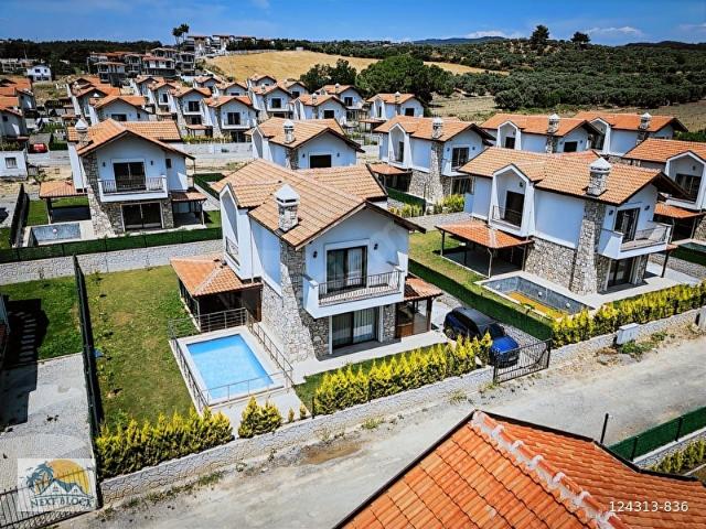 KUŞADASI DAVUTLAR'DA TAŞ VİLLA KONSEPT ÖZEL HAVUZLU FIRSAT VİLLA