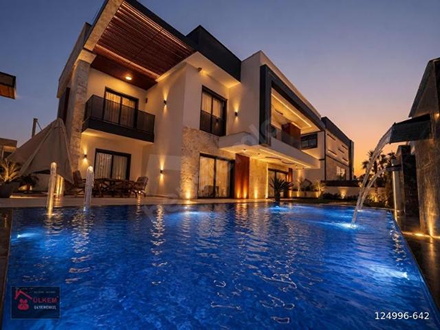 KUŞADASI DENİZE 350 MT 5+1 AKILLI VİLLA SİNEMA HAMAM SAUNA