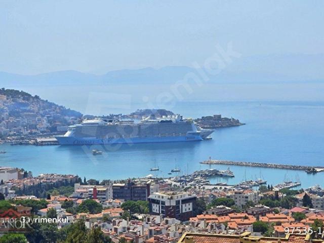 KUŞADASI EGE MAHALLESİNDE MÜTHİŞ MANZARALI 2+1 ARAKAT HAVUZLU SATILIK SIFIR DAİRE