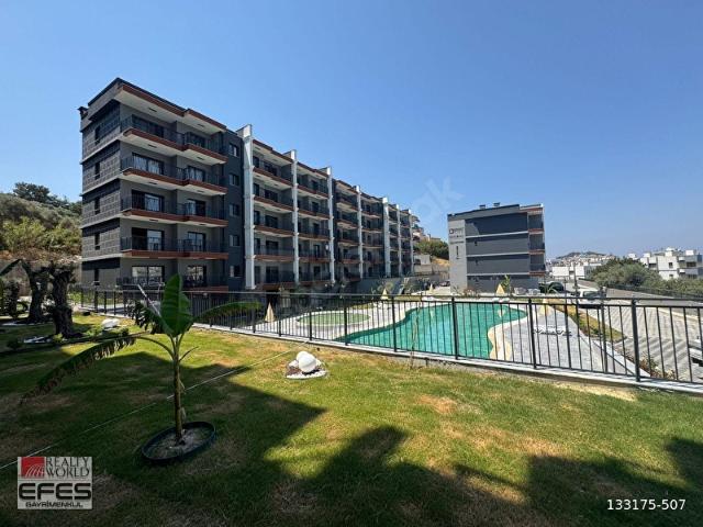 KUŞADASI EGE MAHALLESİNDE ÖZEL BİR PROJEDE 1+1 SATILIK BAHÇELİ