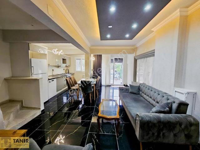 Kuşadasi Kadınlar Denizi Mh. Denize Yürüme Mesafesinde 3+1 Villa