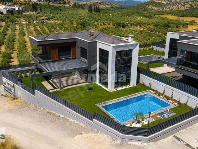 KUŞADASI KARAOVA MAHALLESİ'NDE TEK MÜSTAKİL ÖZEL HAVUZLU VİLLA