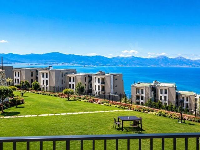 KUŞADASI MERKEZDE DENİZ MANZARALI GENİS VE FERAH LUKS DAİRE