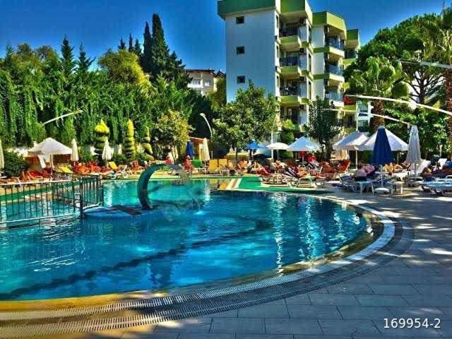 KUŞADASI MERKEZDE KADINLAR DENİZİ YAKINI APART HAVUZLU OTEL