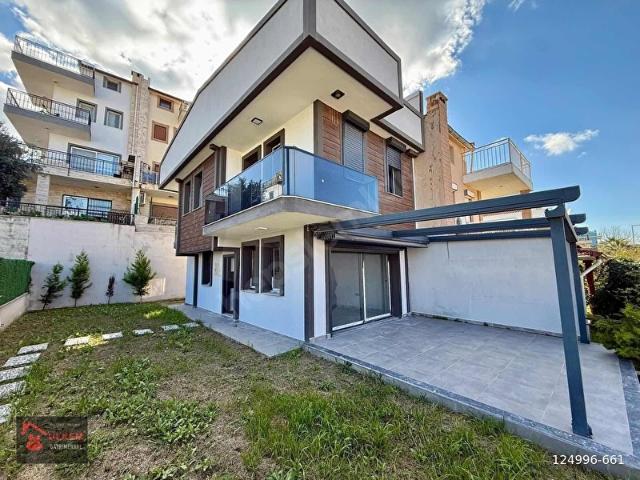 KUŞADASI MERKEZDE SIFIR VİLLA