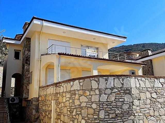 KUŞADASI SATILIK*OLAĞANÜSTÜ MANZARAYA SAHİP DEV VİLLA 6+1