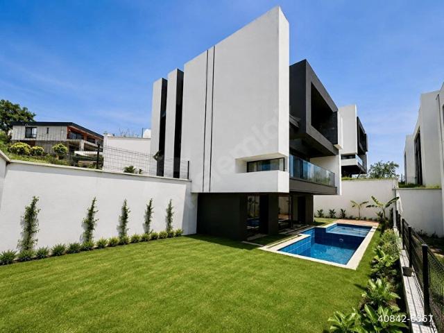 KUŞADASI SOĞUCAKTA 500M2 ARSA DENİZ MANZARALI 5+1 MÜSTAKİL SATILIK VİLLA