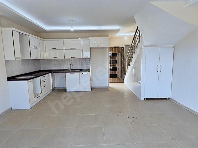 KUŞADASI SOĞUCAKTA ACİL SATILIK 4+1 HAVUZLU SİTEDE FIRSAT VİLLA
