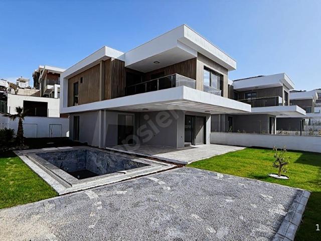 KUŞADASI SOĞUCAK'TA ACİL SATILIK MÜSTAKİL 4+1 VİLLA