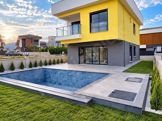 KUŞADASI SOĞUCAKTA DEĞERİNİN ALTINDA SATILIK SIFIR 4+1 VILLA