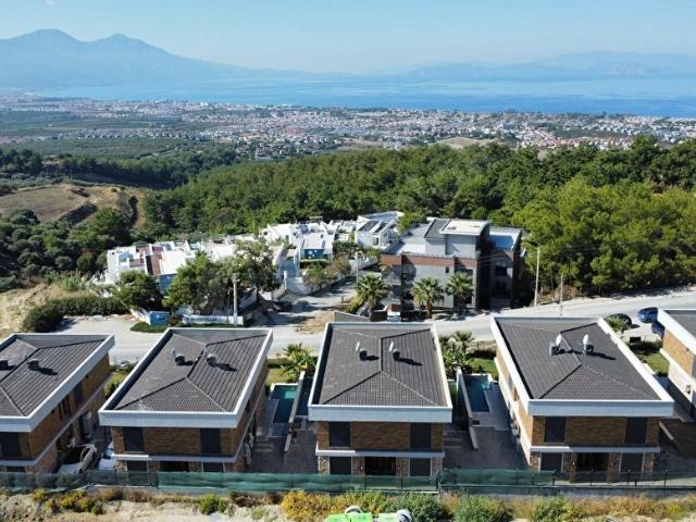 KUŞADASI SOĞUCAK'TA DENİZ MANZARALI EŞYALI ACİL SATILIK VİLLA
