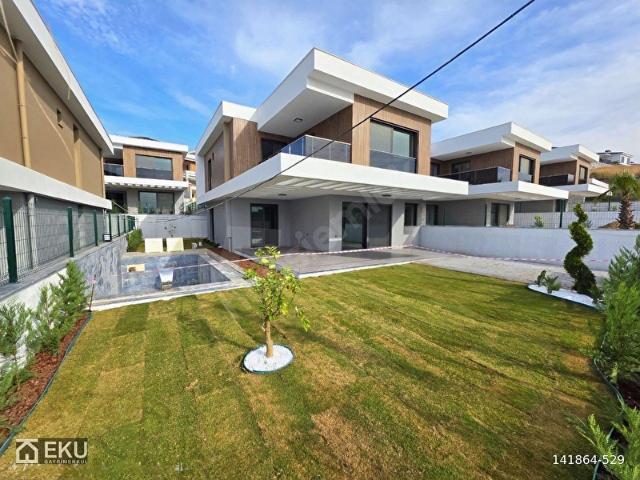 KUŞADASI SOĞUCAKTA DENİZ MANZARALI SATILIK 4+1 SIFIR VİLLA