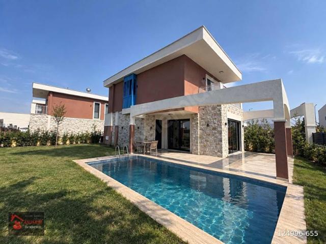 KUŞADASINDA 4+1 ÖZEL HAVUZLU DENİZ MANZARAL MÜSTAKİL VİLLALAR