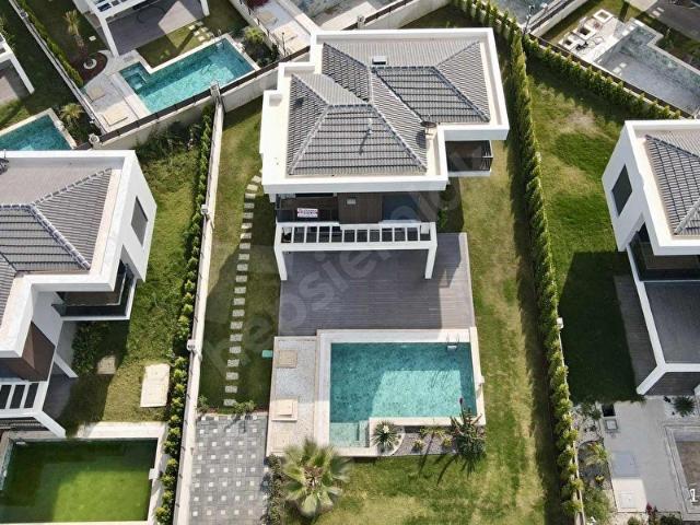 KUŞADASINDA ÖZEL HAVUZLU DENİZ MANZARALI SATILIK VİLLA