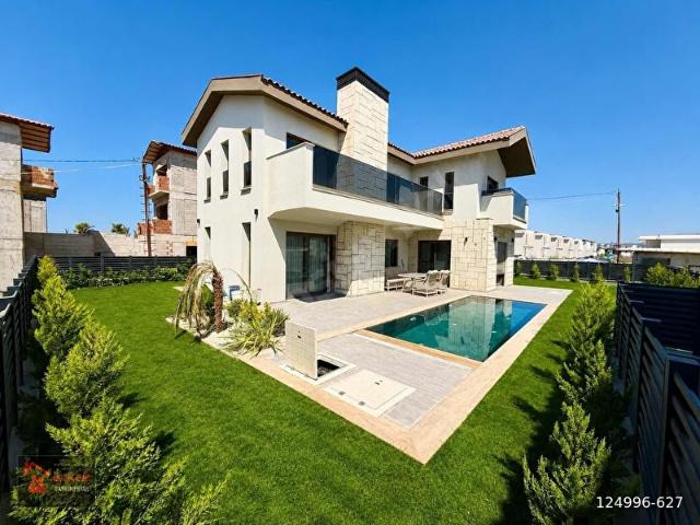 KUŞADASINDA SATILIK MODERN ÖZEL HAVUZLU TASARIM HARİKASI VİLLA