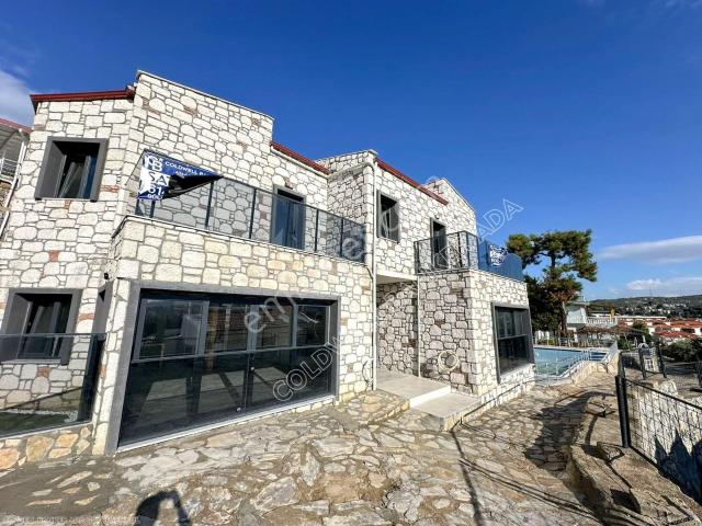 Kuşadasnda Popüler Lokasyonda Satılık Avantajlı Sıfır 3+1 Villa