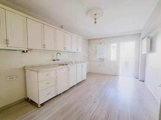 Kuşcağız Gazeller Caddesi Üzeri Çift Balkonlu Kiralık 3+1