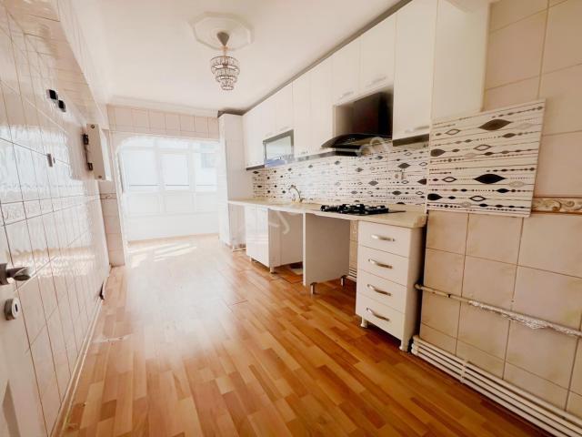 Kuşcağız Kartaltepe Cadde Dibi Ara Kat Ön Cephe Kupon 3+1 Daire