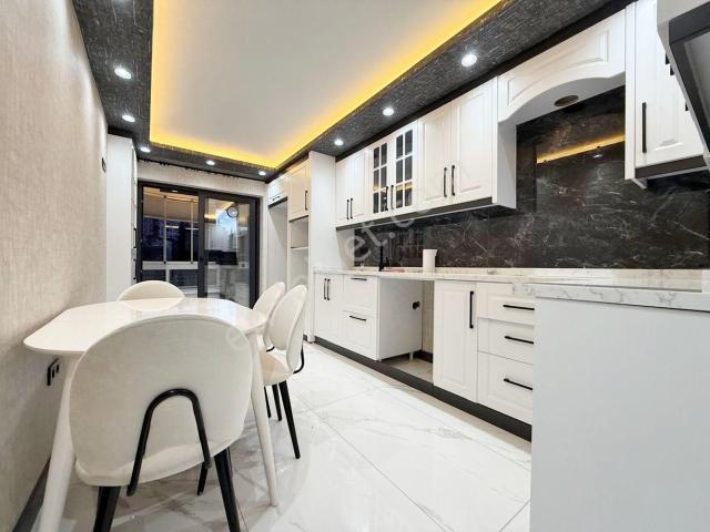 Kuşcağız'da Cadde Üzerinde Full+full Yapılı 3+1 Daire!