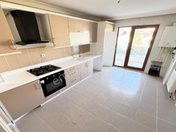 Kuşcağız'da Ara Kat Ön Cephe 140 M² Ebeveyn Banyolu 3+1 Daire