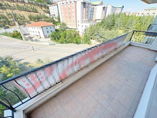 Kuşcağız'da Manzaralı Orta Dublex Çift Balkon Kilerli 2+1 Daire